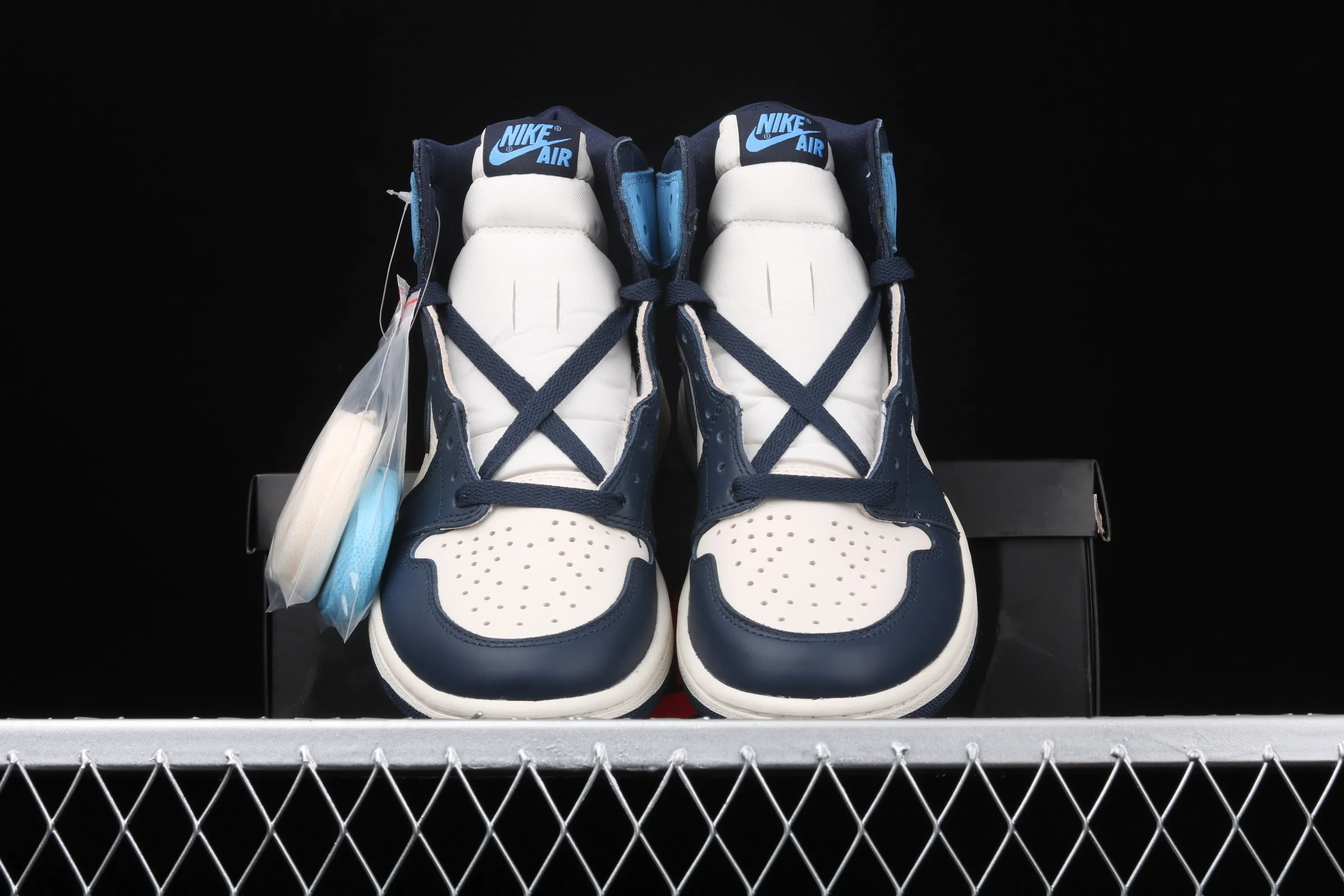 All categories Air Jordan Jordan series basketball shoes Air Jordan 1 High pure original version Air Jordan 1 AJ1 black and blue toe Joe 1 obsidian North Carolina blue 555088-140